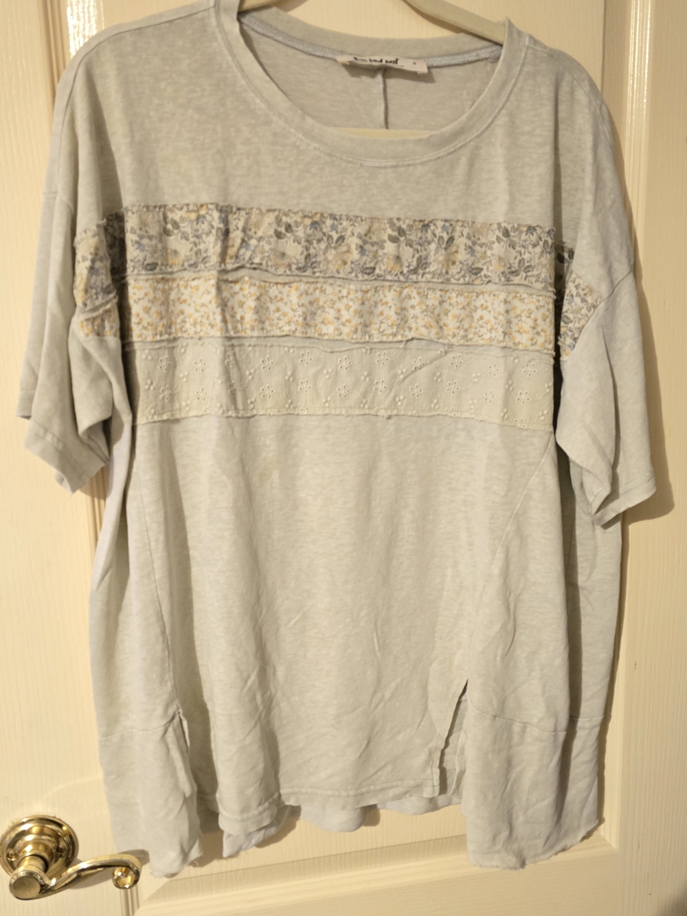 Casual Wide-Sleeve Lace Trim Top in Beige - Picture 2 of 6